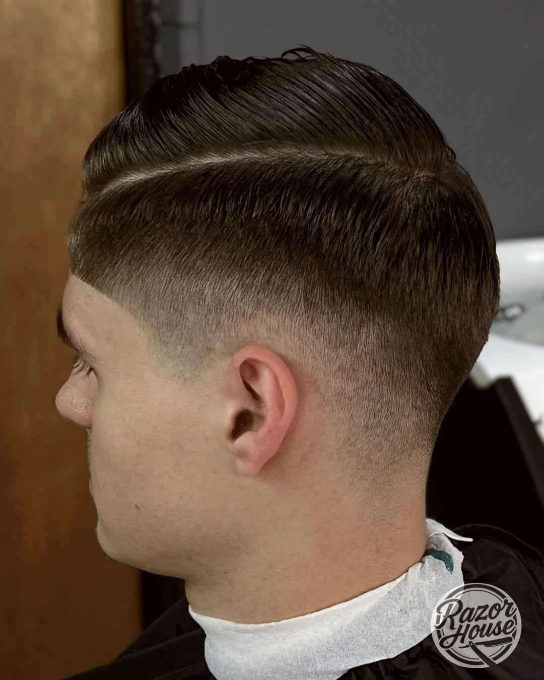 Corte con raya marcada y degradado lateral
